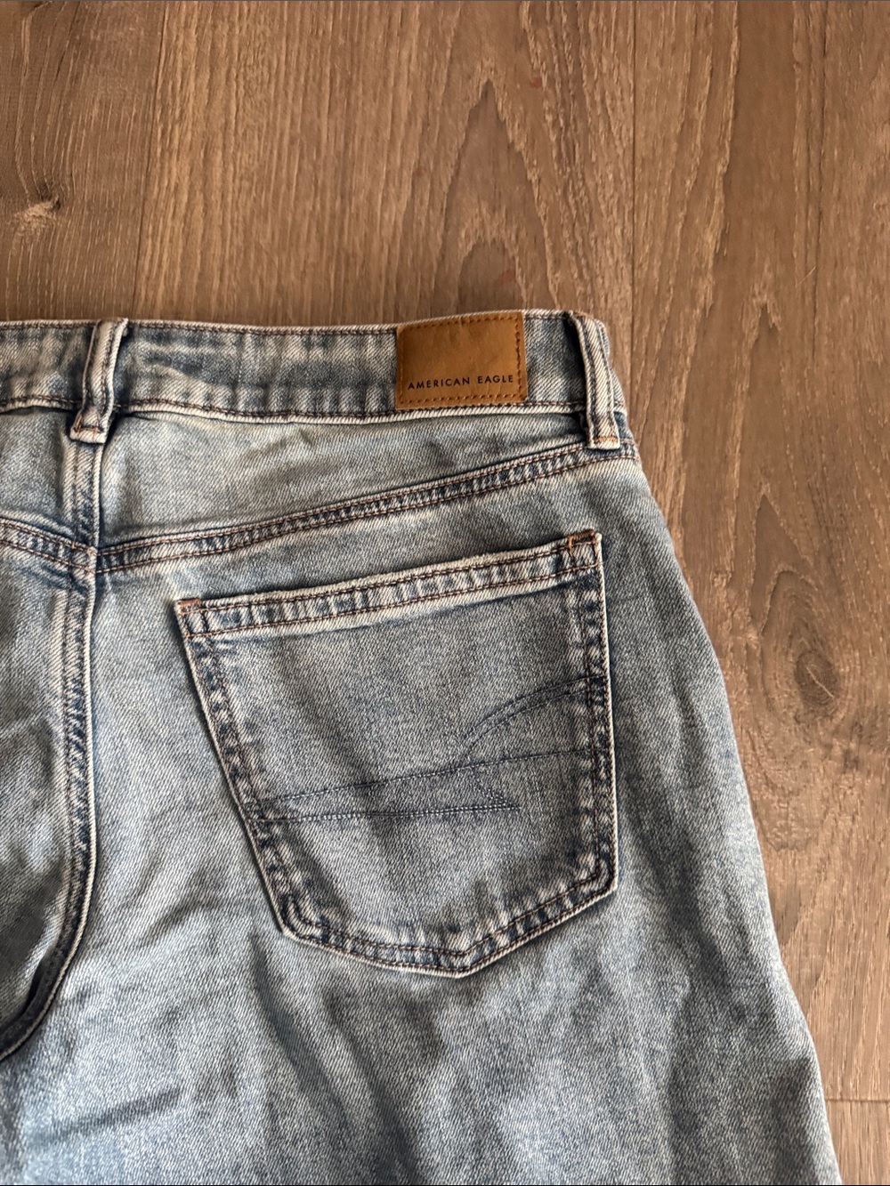 American Eagle Low Rise Ultra Wide Leg Jean - Picture 4 of 4